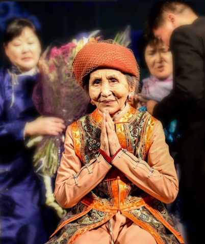 Монгол бүжгийн “Хатан эх” Д.Нанжид таалал төгсчээ